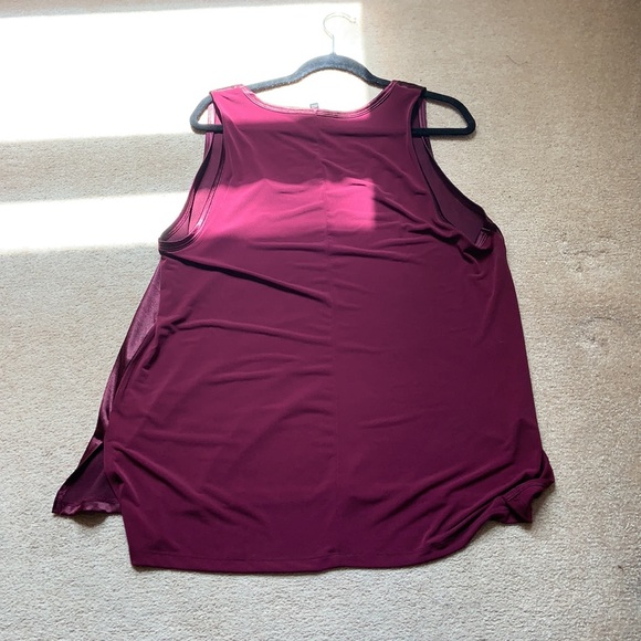 XL Shimmery burgundy sleeveless top - Picture 2 of 2